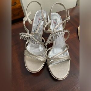 Lasonia women’s Formal high heels open toe size 8  color tan with Rhinestone